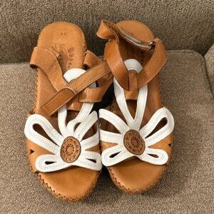 Spring Step Genuine Leather Brown and White Sandals with Cutout Design Size 40
